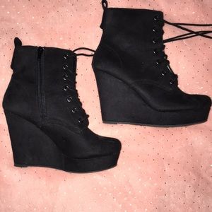 Shi suede boots